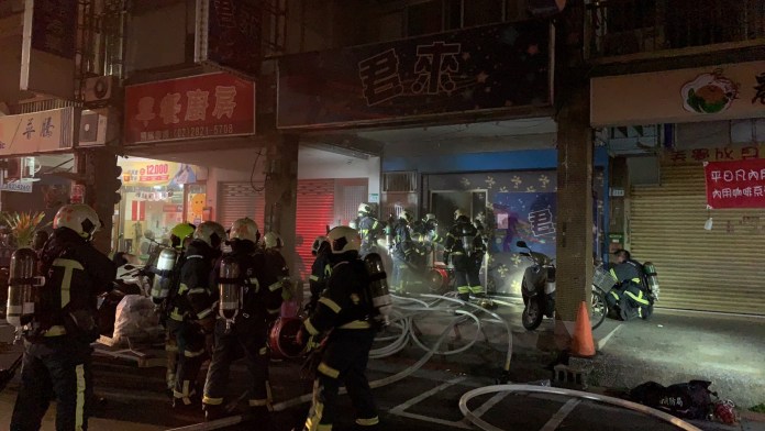 快訊/北市北投區小吃店廚房冒出濃煙 全棟居民疏散 57 712 | 社會 社會 記者爆料網