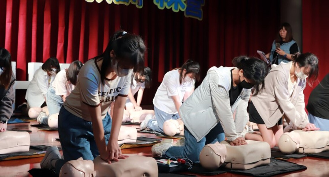 中華醫大2千多位新生CPR+AED大考驗