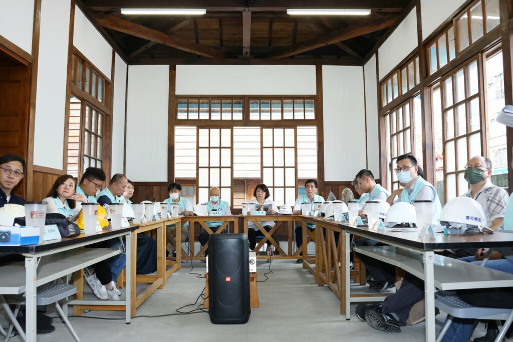 市府團隊聆聽簡報