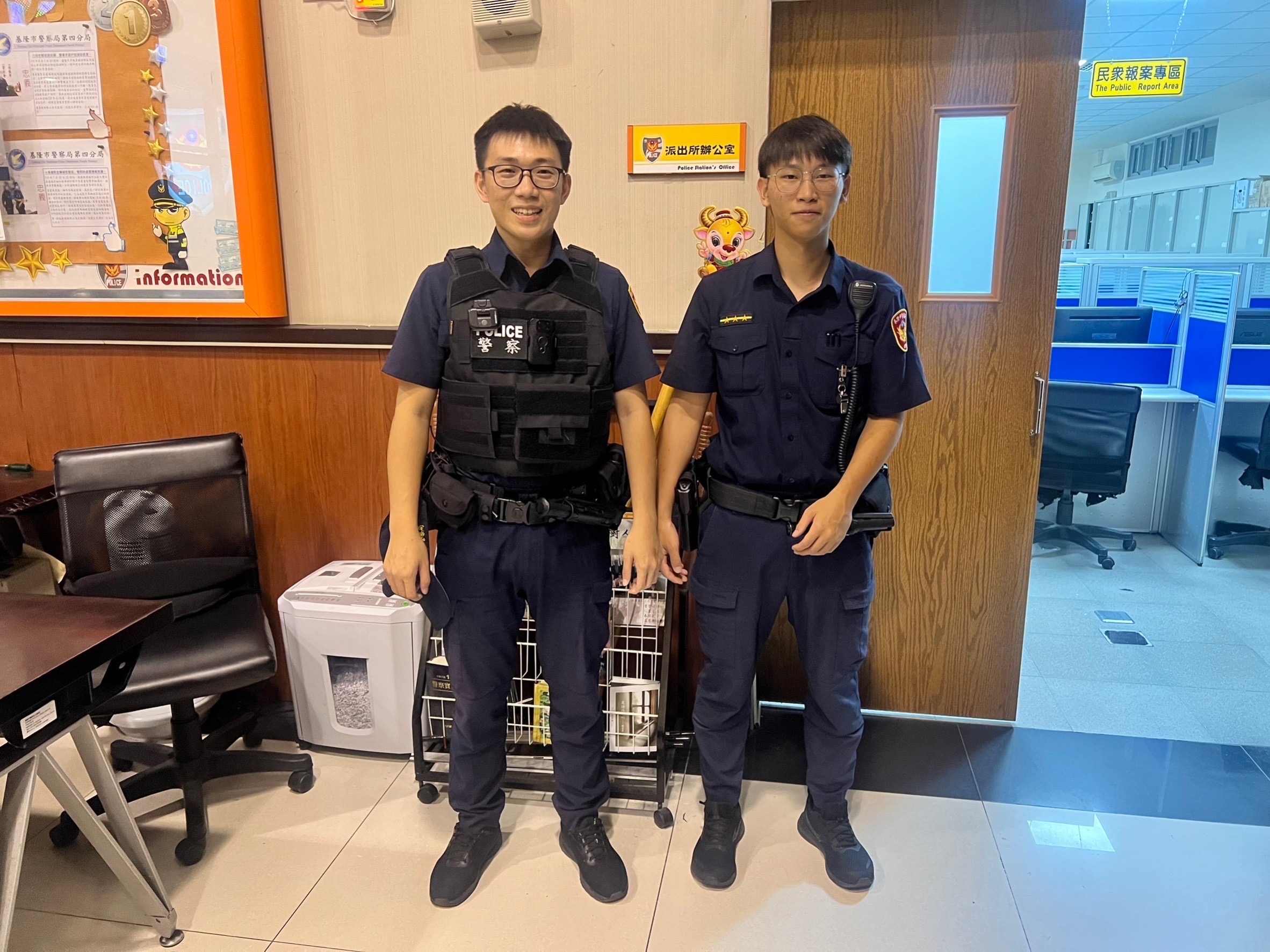 安樂派出所警員蔡侑晉（左）、賴逸洋（右）。(記者宋紹誠翻攝)