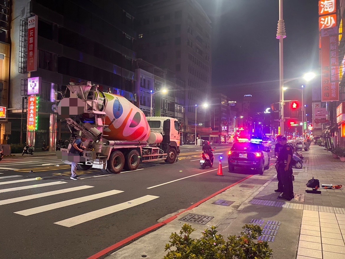 大貨車擦撞自行車 單車男傷重急救中