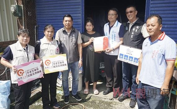 影/台塑與紅十字會關懷弱勢家庭 贈禮金禮盒共度溫暖節日