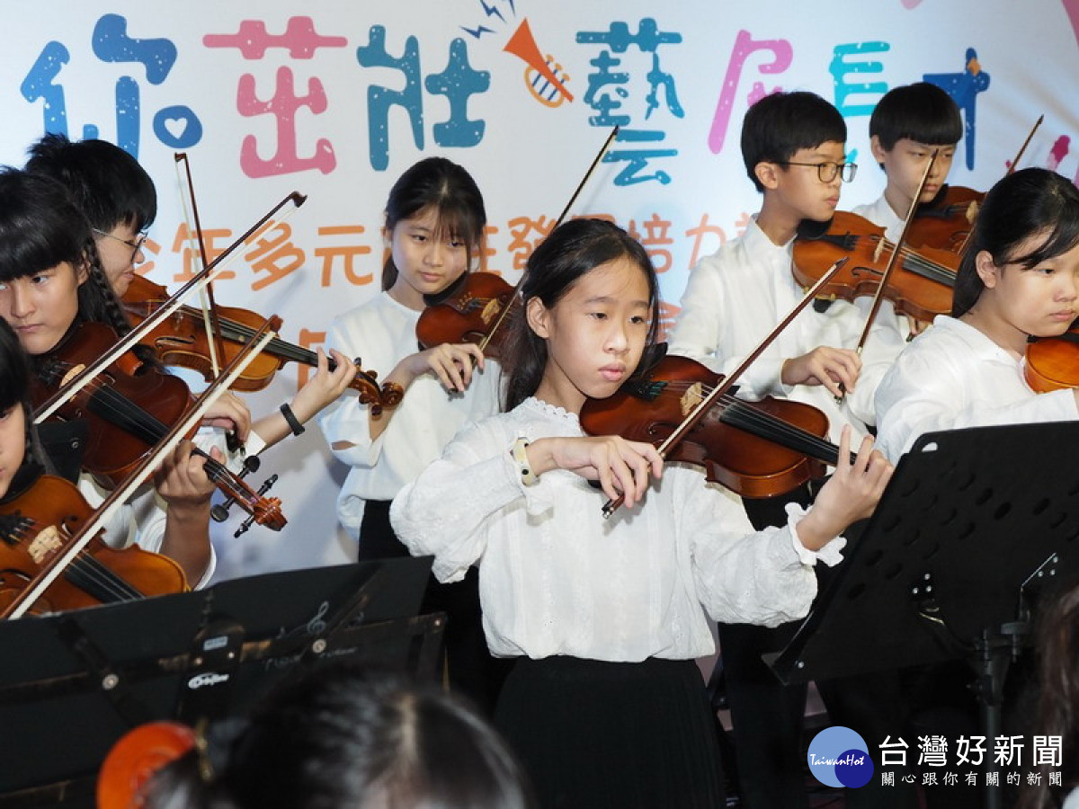 ▲高市婦幼青少年中心8號基地熱鬧滾滾，年輕人大秀「培你茁壯，藝展長才」計劃成果。