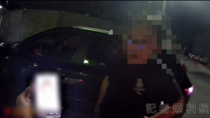 違停路口謊報他人身分 仍被警查出通緝身分攜毒統統被搜出 56 S 6119435 | 社會 社會 記者爆料網