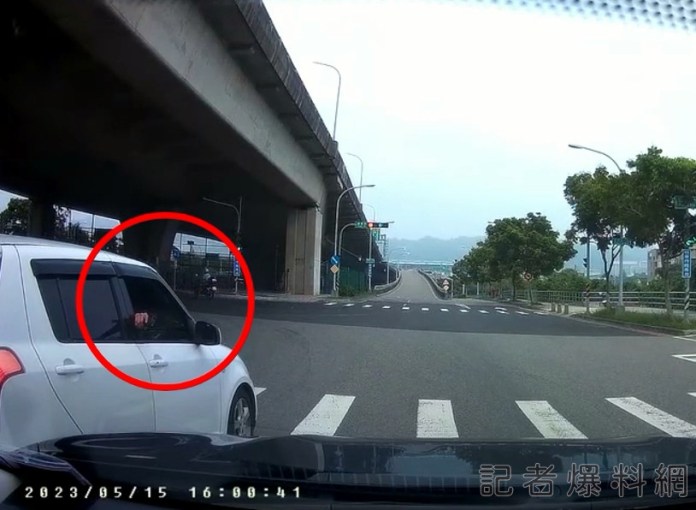 警車,亮假槍,台中