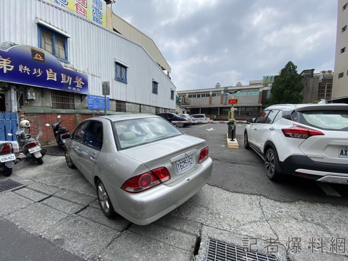南投人的水準?一個霸氣停車包場 警方竟無條例可罰 67 375992532 10159642556367919 4208931978057822233 n | 社會 社會 記者爆料網