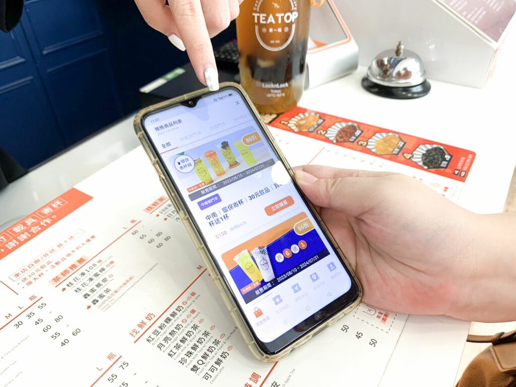 TEA TOP推出「AI副店長」,加盟主可以透過店鋪APP輕鬆查看會員情況,並憑藉AI的RFM分級系統實現精準行銷