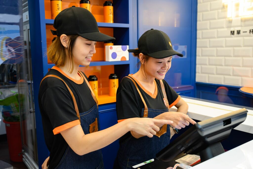 TEA TOP推出「AI副店長」,加盟主可以透過店鋪APP輕鬆查看會員情況,並憑藉AI的RFM分級系統實現精準行銷