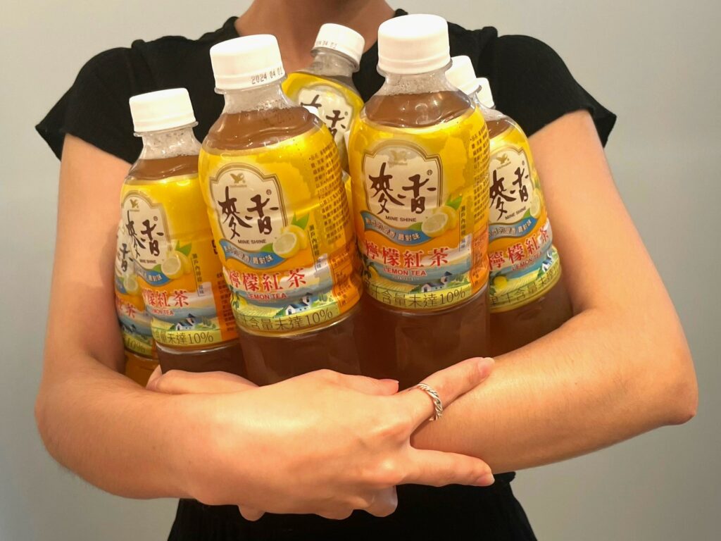 麥香檸檬紅茶上市後獲消費者歡迎，開賣至今銷量已經突破百萬瓶大關