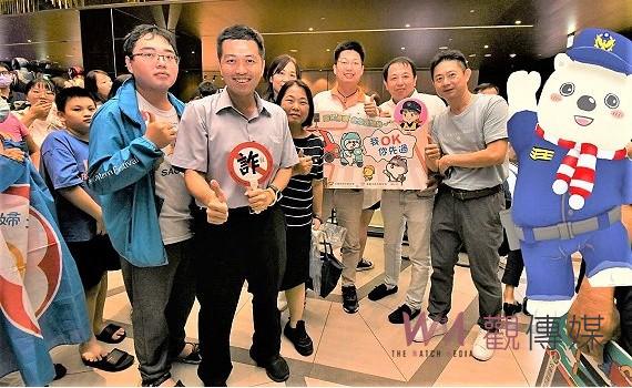 温昇豪、陳澤耀現身影院　警察大白熊也成小影迷