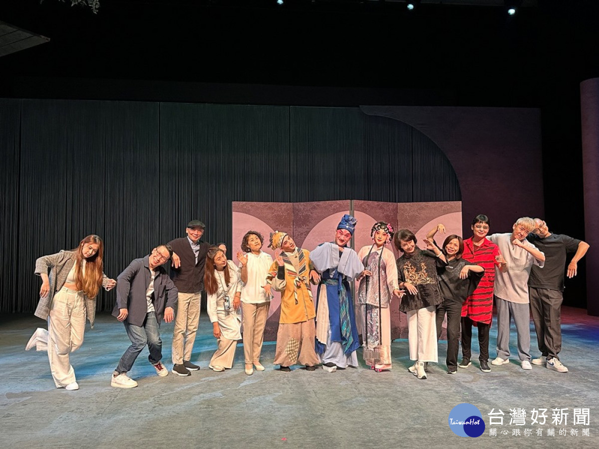 國光劇團這次演出的【魔幻雙齣】9/16-17日在臺中國家歌劇院中劇院演出,以「死生一夢」及「陰陽雙照」兩個主題。(圖/記者賴淑禎攝)