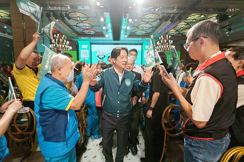 民進黨總統參選人賴清德呼籲政府調整老農津貼,但被發現,政府每四年本來就應依法調整相關津貼。圖/引自賴清德臉書