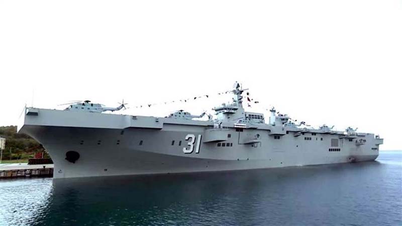 在上海滬東造船廠內疑似出現了075型兩棲登陸艦4號艦的艦體分段。圖/央視截圖