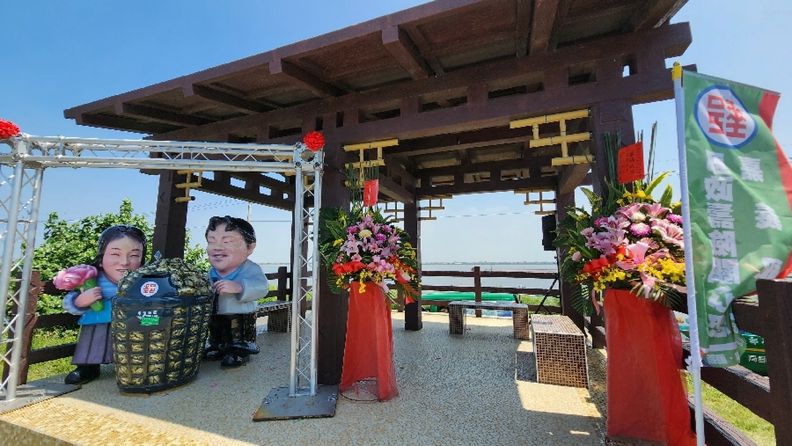 嘉義東石白水湖壽島特色郵筒啟用 讓郵筒不僅有寄信功能 營造特色觀光新亮點
