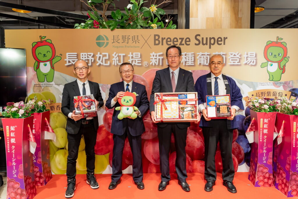 微風超市(Breeze Super)副總經理 羅 大為 先生 微風廣場(Breeze Center)常務董事 岡 一郎 先生、從日本長野縣遠道而來的長野縣副知事 関 昇一郎 先生、JA全農長野果實専門委員會委員長 小池 宏明 先生,皆共同出席本次活動。