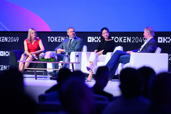 OKX總裁Hong Fang在「Token2049」的OKX主舞台上講到虛擬資產行業的未來 OKX總裁Hong Fang在「Token2049」的OKX主舞台上講到虛擬資產行業的未來