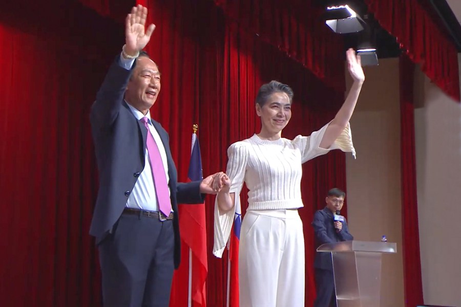 郭台銘副手背景超狂 賴佩霞學經歷大公開 222 郭台銘副手背景超狂 賴佩霞學經歷大公開 221