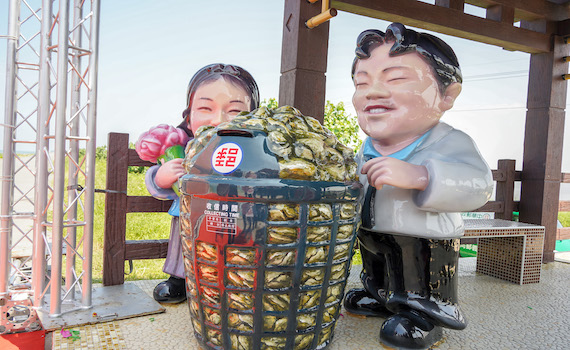 營造觀光亮點 蔡易餘爭取東石白水湖壽島特色郵筒啟用