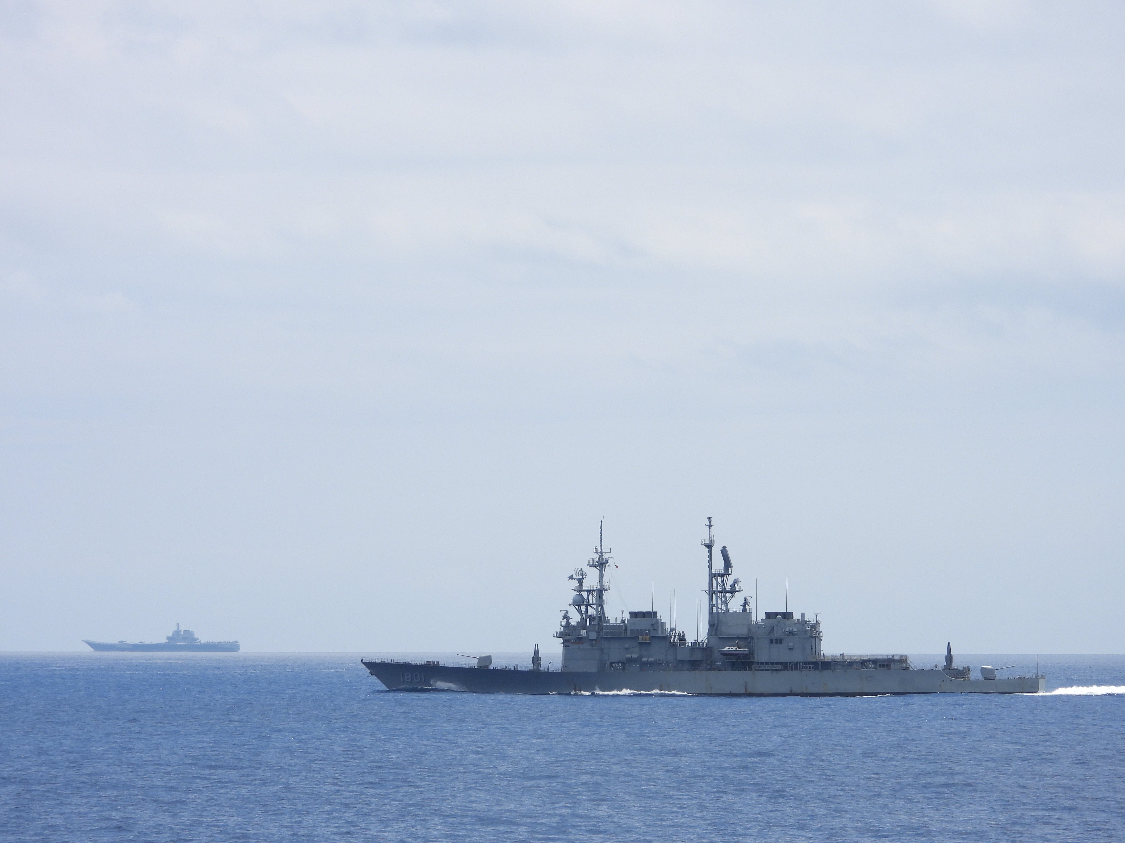 國防部5天內偵獲共機161架次。圖為紀德級軍艦監控中共山東號航母資料照
