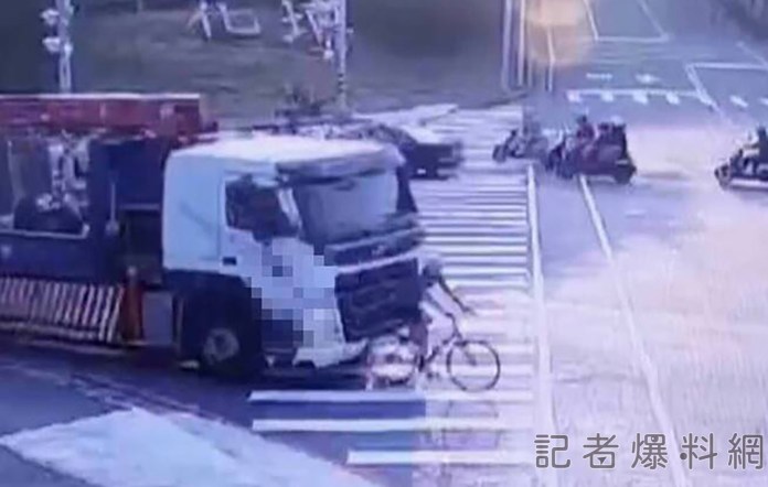彰化139線再傳事故 自行車騎士與卡車碰撞 64 1 27 | 社會 社會 記者爆料網