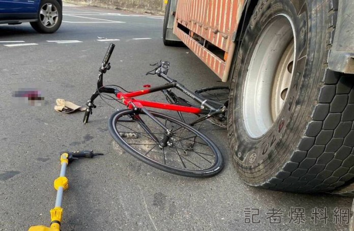 彰化139線再傳事故 自行車騎士與卡車碰撞 63 2 20 | 社會 社會 記者爆料網