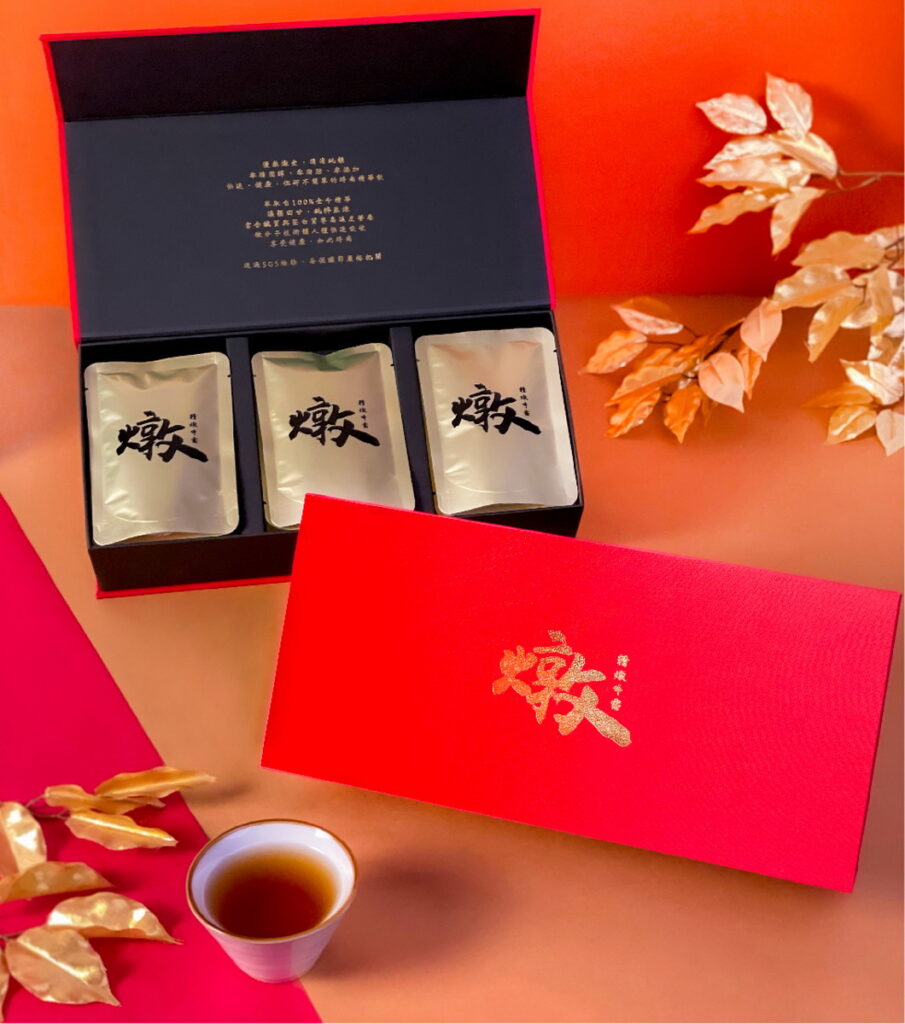 阿舍精燉牛露精裝禮盒組，一盒9包入，上市特惠價$2,550元（圖/阿舍食品提供）