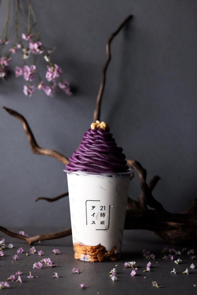 21 Ji Ni Ice的人氣商品「紫芋蒙布朗」看來十分誘人,風味獨特,令不少顧客趨之若鶩。(Ⓒ21niice_tokyo_komazawa)