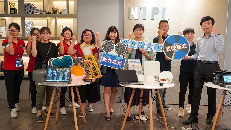 經發局持續透過辦理「國際採購商洽會」及「出口拓銷團」,協助業者開拓國際市場圖為來賓合影。.(圖/新北市政府提供)