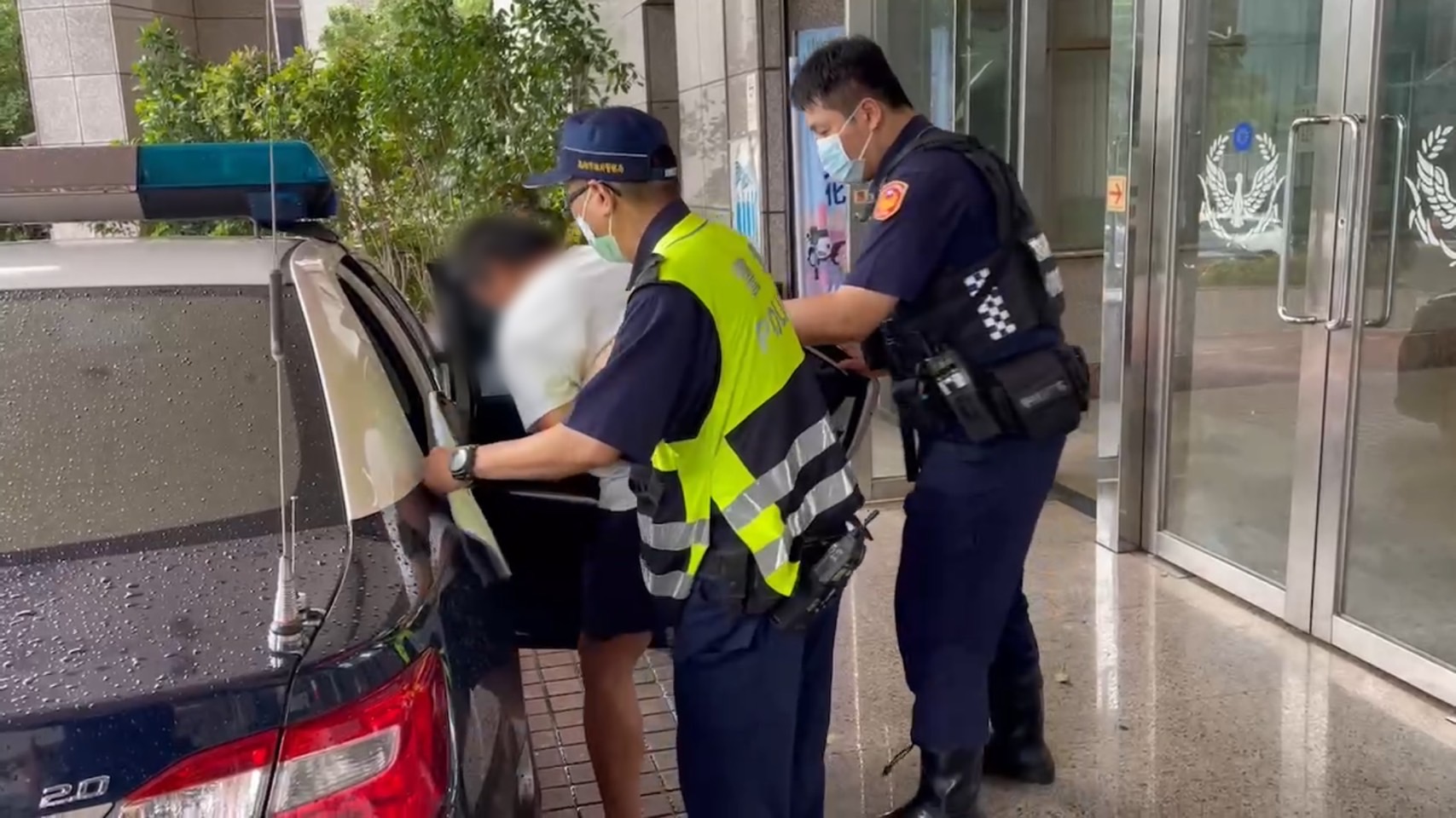 裝的不是錢！前鎮警盤查車輛驚見紅包袋內藏安毒