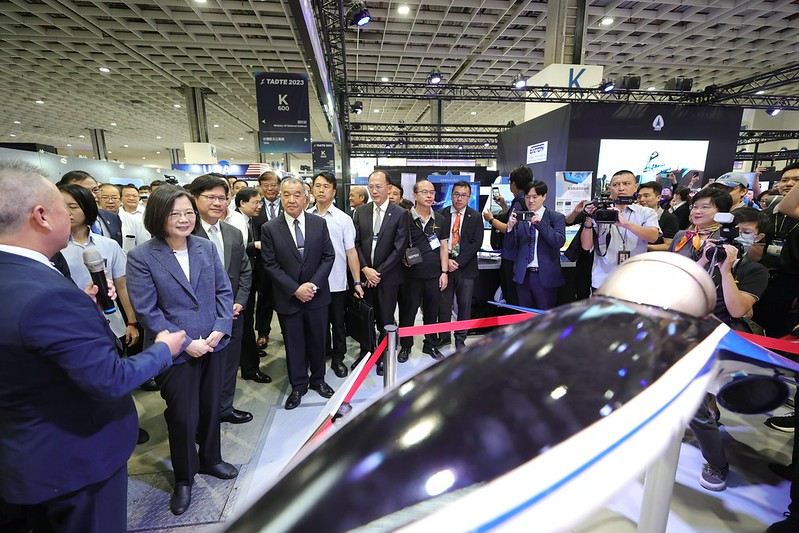 總統參觀台北國際航太暨國防工業展 了解國防科技研發成果