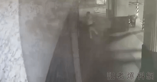 噪音 佛堂 砸玻璃