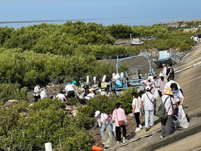 邀集醫護環保愛地球 光田醫院淨灘邁入第9年 53 200位,不少同仁都是攜家帶眷來參與 | 生活 生活 記者爆料網