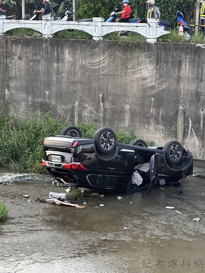 彰化市2車路口碰撞休旅車翻落大排 57歲男駕駛救出沒有大礙 66 車禍 休旅車 翻落大排