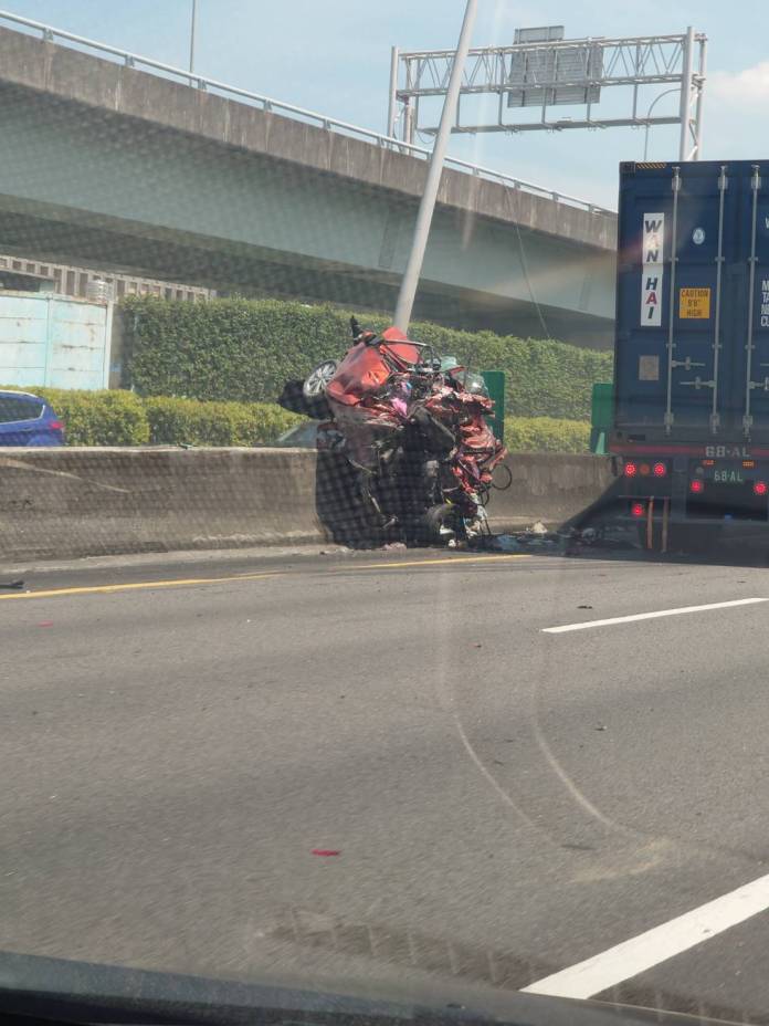 悚!國道1號北上內湖路段4車連環車禍 自小客車遭擠壓變形2人失去意識 64 國道,連環車禍,擠壓變形,內湖