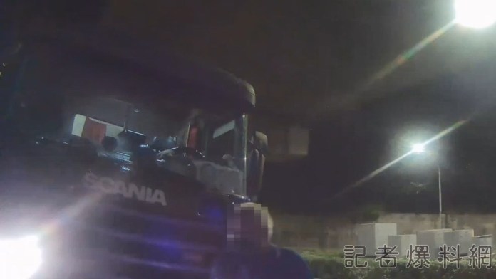 高雄離譜曳引車駕駛沿路闖紅燈被攔查 下車喊腳痛被抓包"酒駕" 65 高雄,曳引車,酒駕