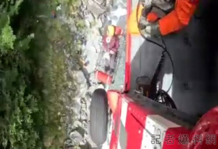 屏東縣議員鄭清原夫妻攀登中央尖山受傷 空勤直升機吊掛送醫 68 屏東縣議員鄭清源夫妻攀登中央尖山受傷 空勤直升機吊掛送醫