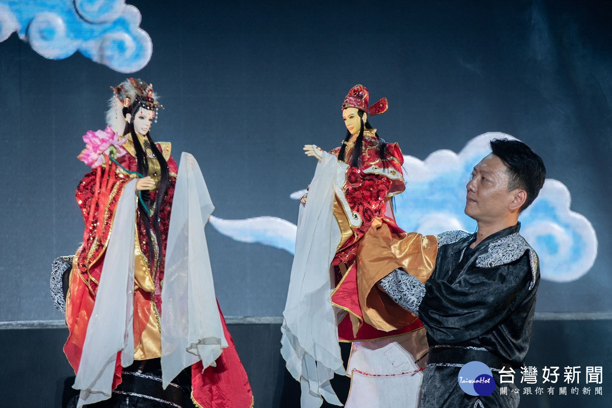 「2023桃園閩南傳統藝術巡演:霹靂布袋戲《霹靂英雄星光秀》」於壽山巖觀音寺盛大演出。