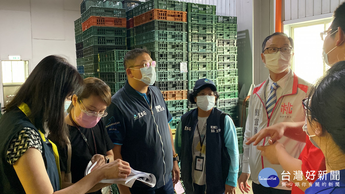 桃園市政府持續視察轄內蛋加工廠、供應商及蛋品行,稽查雞蛋有無國產混入進口雞蛋之情形。<br /><br />