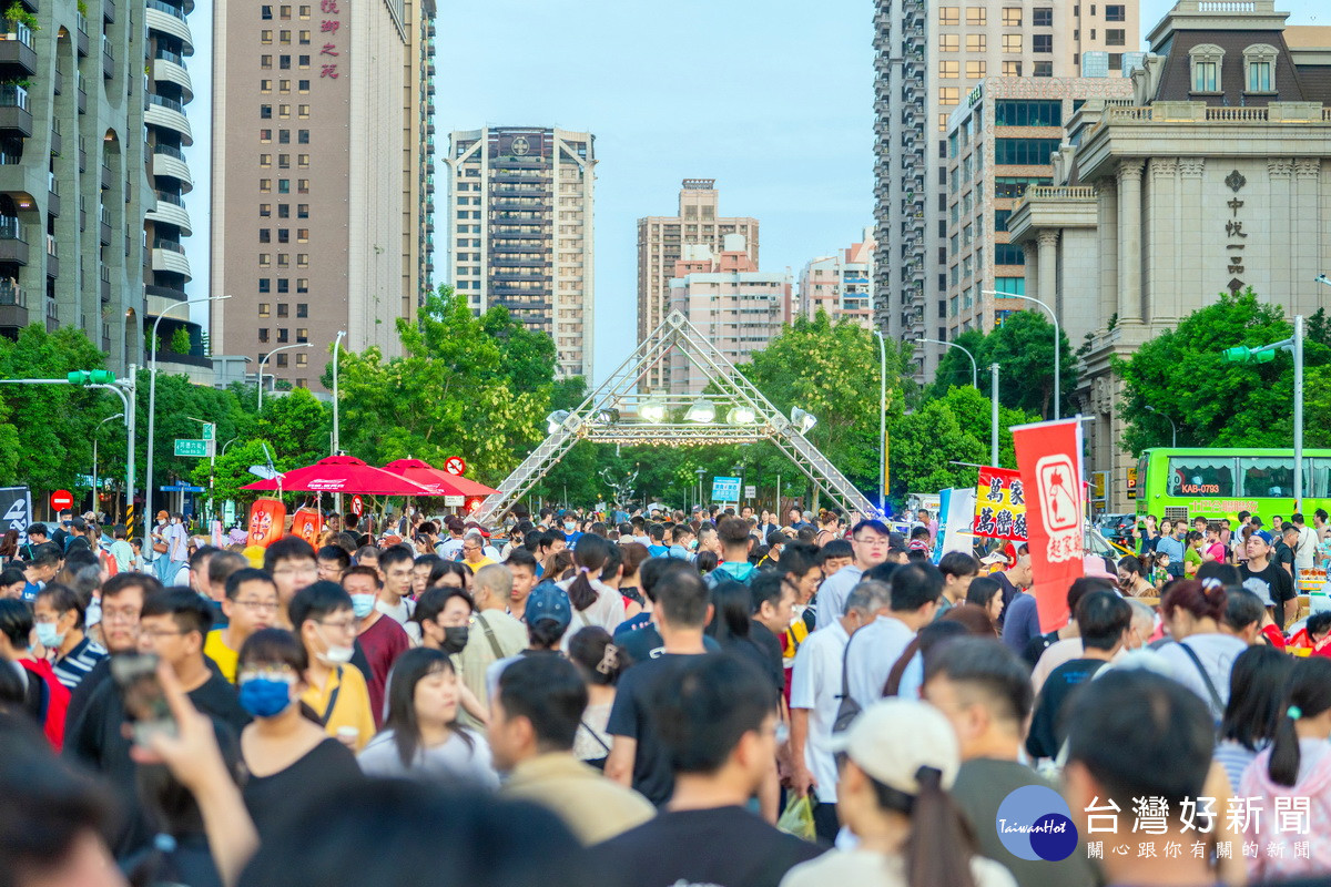 「GO(購)商圈市集」結合在地店家與特色節慶,吸引不同客群走入桃園商圈。