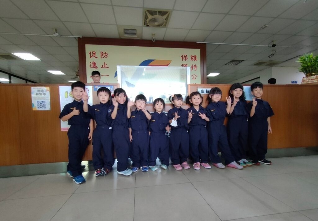 ▲圖說：幼兒園小朋友變裝小小警察，快樂學習              （圖／台中市政府提供）