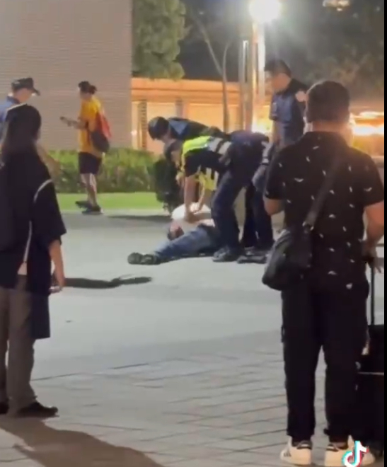 (正妺直擊情殺片)直擊桃園高鐵站情殺案 正妹驚呼:「女的肚子都是血,太可怕了吧!」 67 | 社會 社會 記者爆料網
