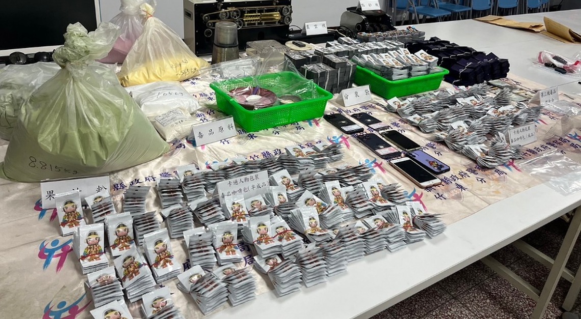 竹縣警與新北警共組專案小組 查獲毒咖啡包分裝工廠
