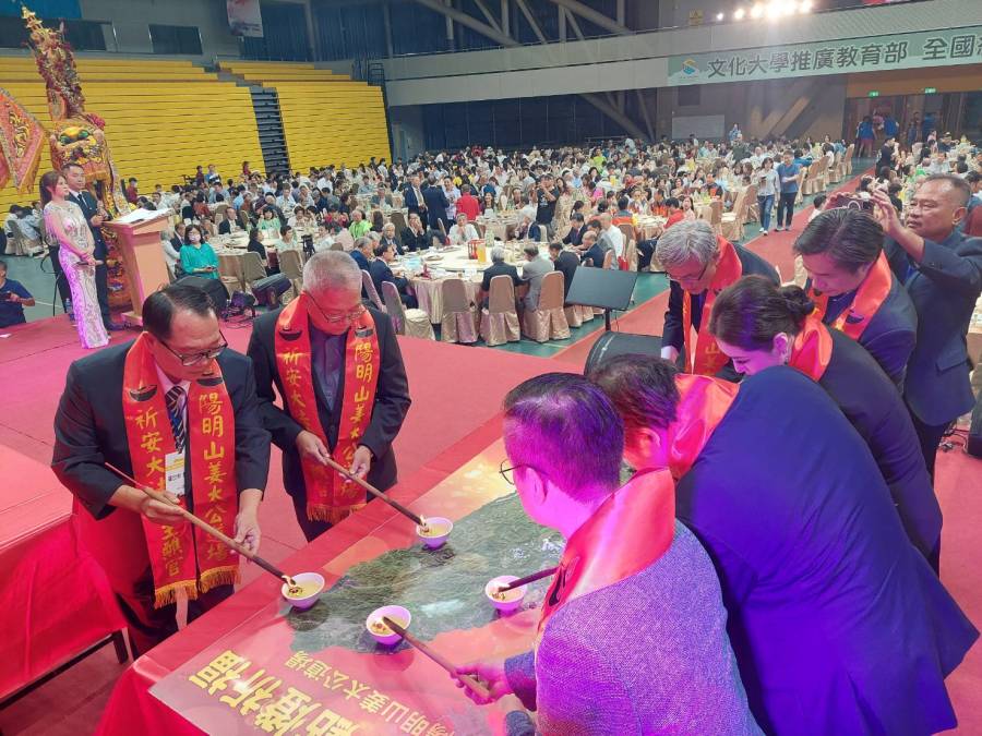 總統大選白熱化! 姜太公道場發表「四咖督」各陣營候選人運勢籤 254 總統大選白熱化! 姜太公道場發表「四咖督」各陣營候選人運勢籤 253