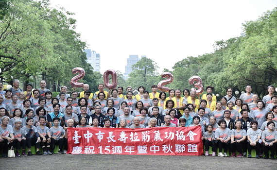 千名長者綠園道舒展筋骨 銀髮族長輩運動顧健康
