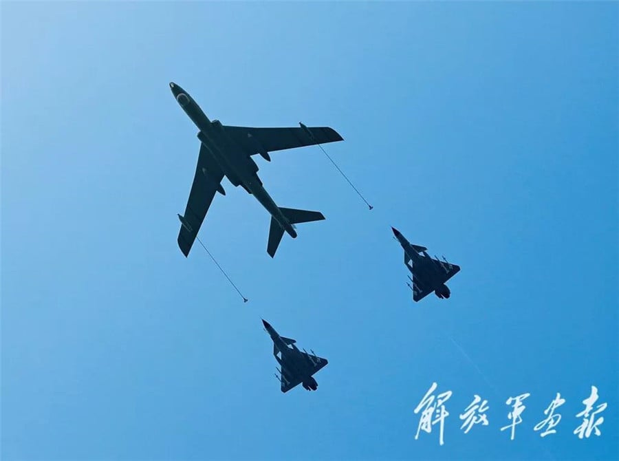 中共解放軍大規模擾台,還包括5架次運油-20空中加油機。翻攝解放軍畫報