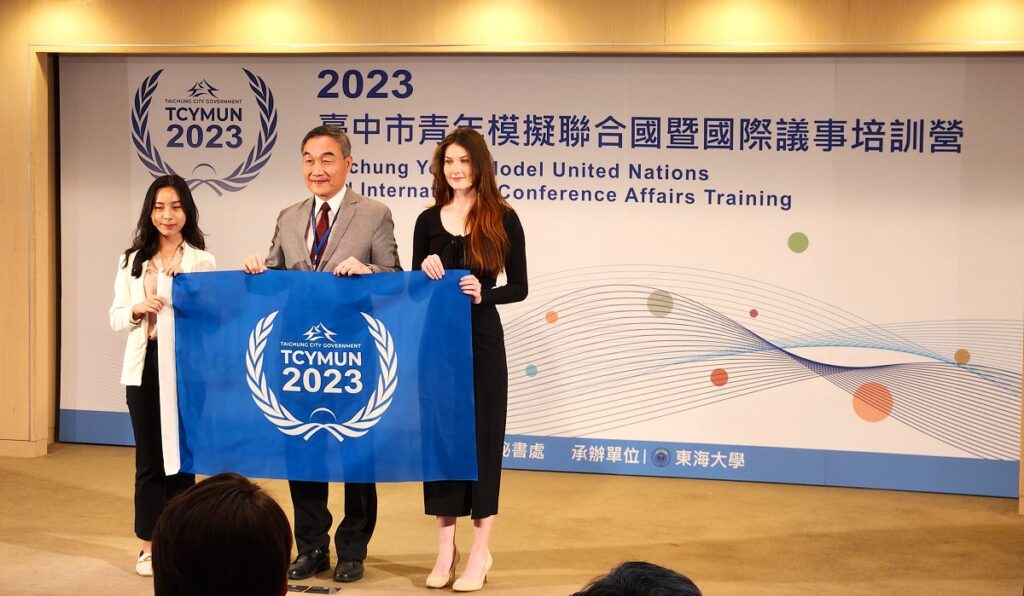 台中市政府首次攜手東海大學共同合作辦理青年模擬聯合國暨國際議事培訓營活動。(圖/陳惠玲攝影)