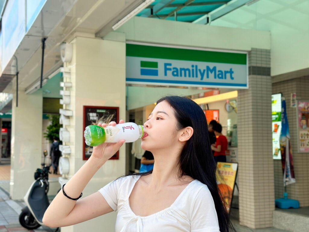 全家便利商店喝IF 100%椰子水清涼解渴