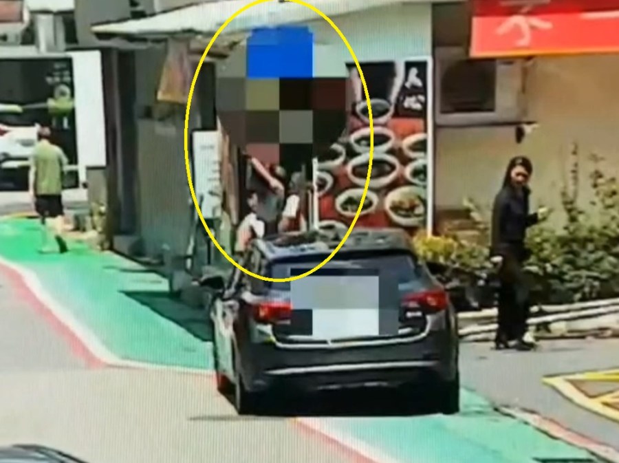 涉違停行人專用道 35歲男走上引擎蓋車頂疑踩破擋風玻璃 195 CNEWS204230918a12