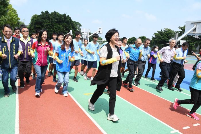 彰縣「1元慢跑,校園動起來!」 10年有成累積繞地球106圈