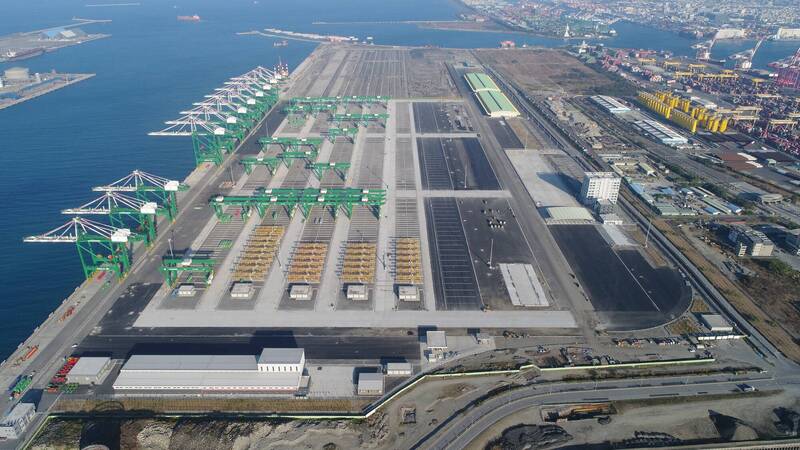 洲際貨櫃車專用道工程施工 自112年9月26日起暫時封閉 沿海三路南下西側汽慢車道